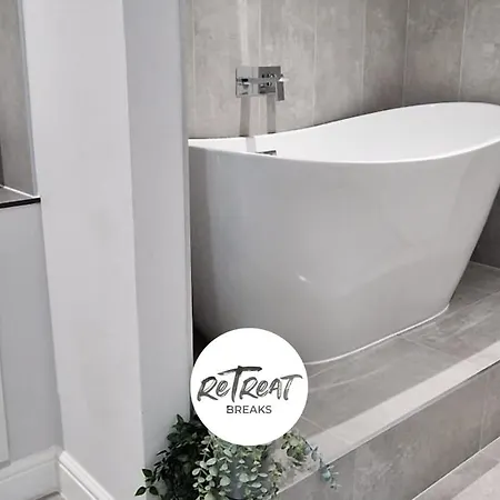 Retreat Breaks - 3 Bedroom Penthouse - Holbeck Leeds *