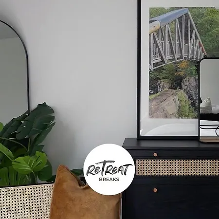 Retreat Breaks - 3 Bedroom Penthouse - Holbeck Leeds *