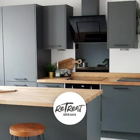 Retreat Breaks - 3 Bedroom Penthouse - Holbeck Leeds *